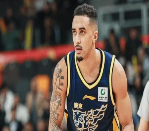 杜锋一战引众怒！外援选择失败，防守大空，用人还一塌糊涂！