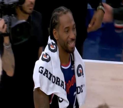 氛围真好！比赛结束马瑟林发生冲突：全场乱作一团，小卡乐呵呵