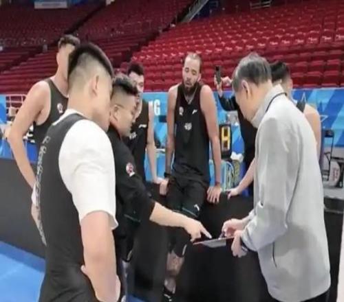CBA许利民：麦基是球队领袖，首秀发挥七成功力
