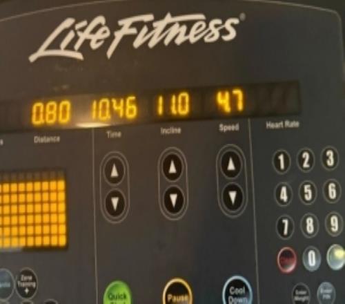 BLG打野选手Xun分享健身房照片：早