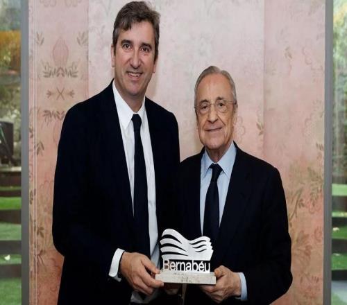 大战在即，皇马与曼城高管进行赛前会面并向对方赠送纪念品