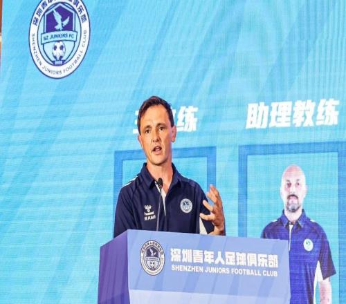 引进一套中超班底，深圳青年人想冲超了