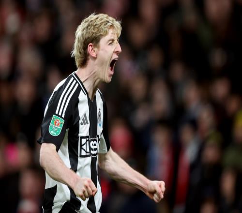 希勒对戈登未能首发巴萨表示疑惑为何能替补出场三十分钟却无法首发_英超直播