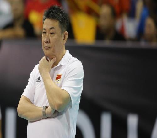 选的人没一个中用，上一任淘汰的他当大腿用，球迷：下一个蔡导