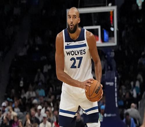 太离谱了！打26分钟得9分，正负值38，球迷：DPOY被你弄成了笑话