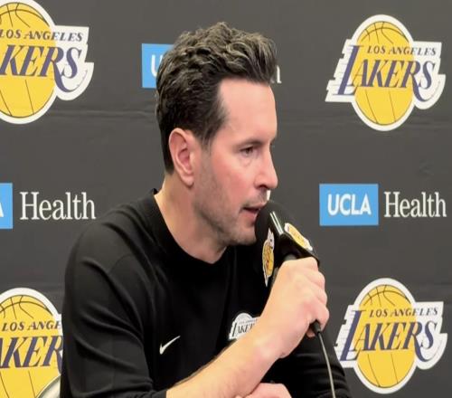 雷迪克：詹姆斯接受持球时间减少，为了胜利他愿意做出牺牲