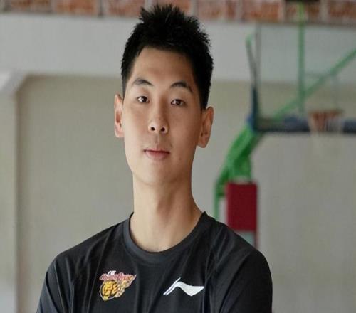 广东宏远今日早报！崔永熙提前复出，徐杰轮休，朱芳雨加快引援