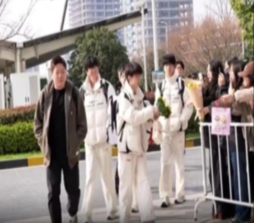 WBG分享对阵JDG赛场随记：故事还未至终篇，我们第二赛段再见！