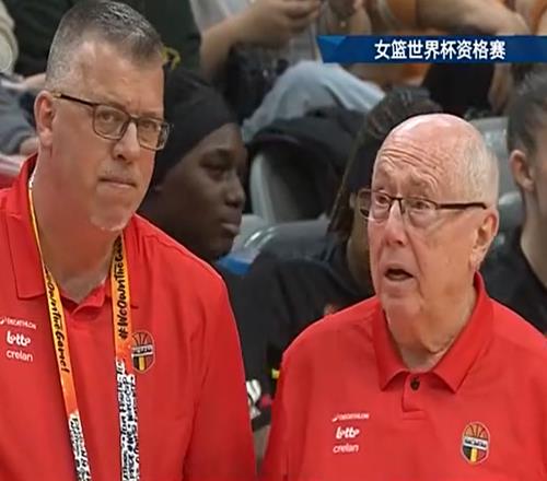 比利时主教练锡伯杜，点赞中国女篮1人：篮下功夫十分厉害