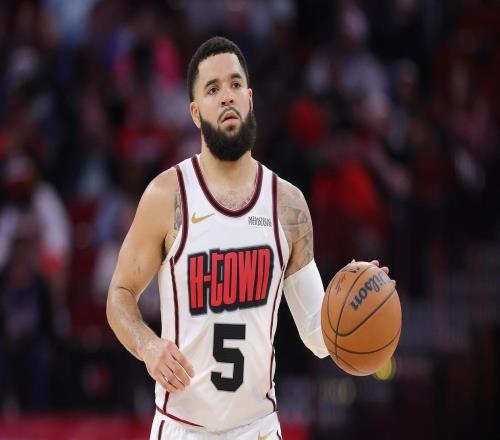 火箭6人核心阵容初成手握筹码，精简球员招募强援！4人可能被弃