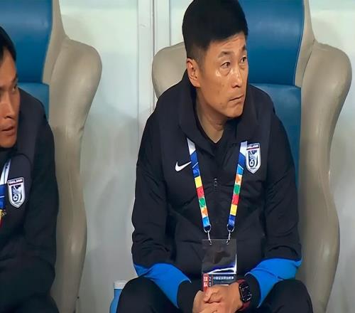 面临下课危机！率队2连败丢9球，李国旭遭质疑，下轮再输帅位难保