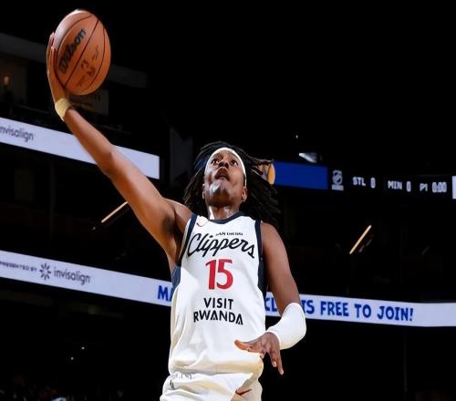 手感不算特别理想,但快船后场新星在防守端的表现非常惊艳