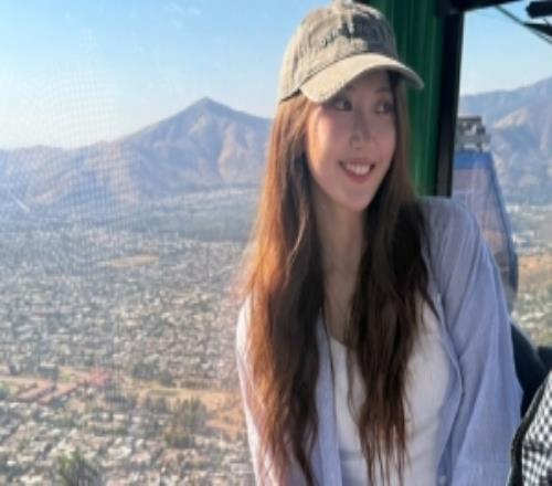 主持唯嘉晒照:在圣母山被日光拥吻,王姐晒成棕色版