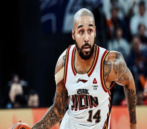 新疆6人上双卡位战惜败吉林摩尔34+5+4三分阿不都13分