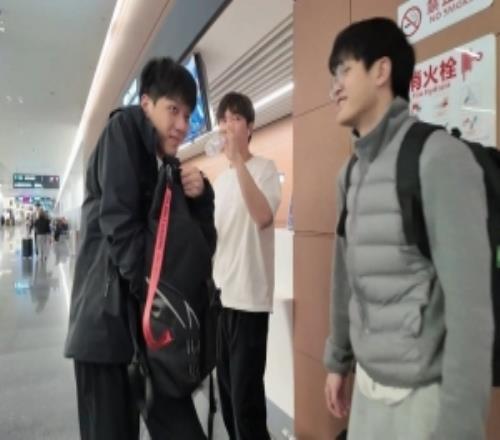 BLG选手动态：经历了30+小时长途旅程，第一批小分队抵达圣保罗啦