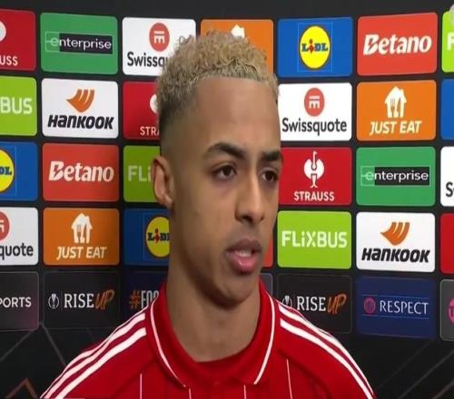 哈钦森输球后说雨水把面霜冲进眼睛引争议，球迷喊话基恩点评