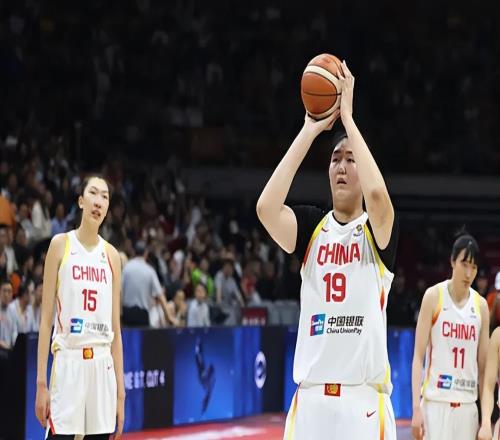 胜南苏丹发布会！宫鲁鸣不满末节表现，王思雨赞张子宇请求包容