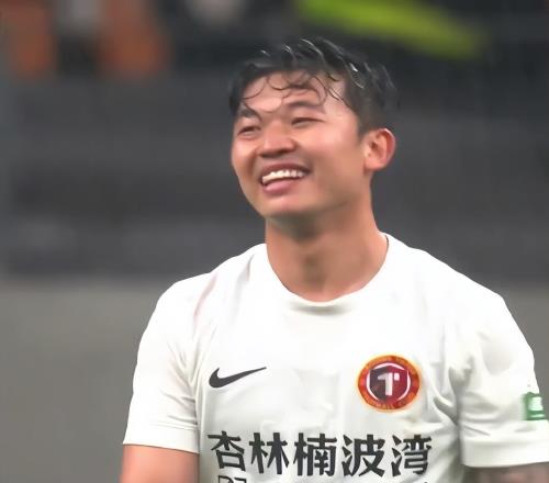 01！辽宁铁人踢的“太憋屈”，主力外援被直红罚下，遭遇两连败