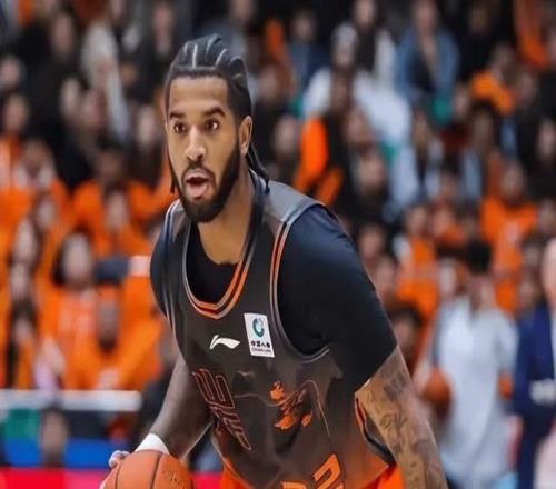 克里斯爆砍42分为邱彪遮羞，山东男篮战胜青岛赢下齐鲁德比