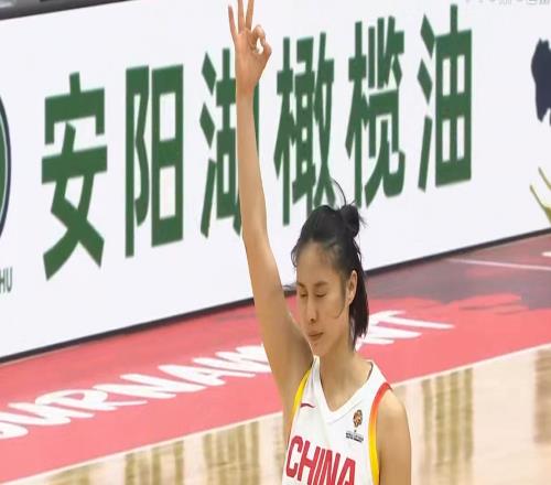 一言难尽！女篮仅赢南苏丹10分，李月汝全场梦游，王思雨成遮羞布