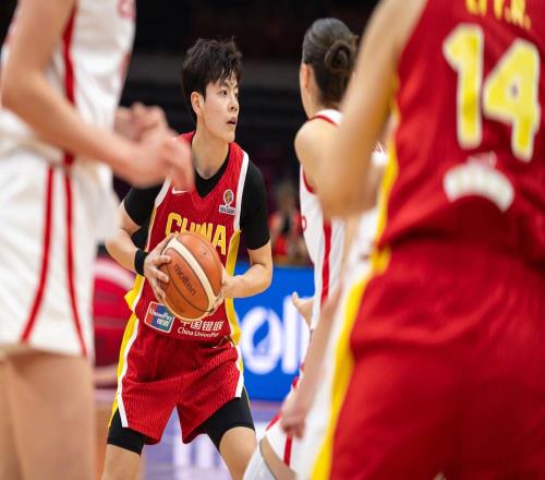 苏群：中国女篮后面很难有李梦了张子宇跟现代篮球节奏脱节