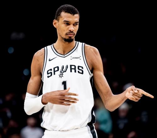 32分12板8助2断4帽！文班亚马复制姚明神迹，战神卡要小心了