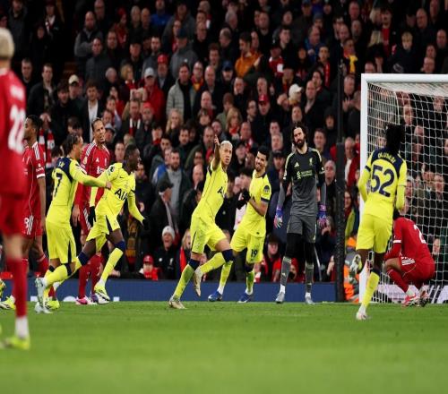 詹俊：斯洛特换人莫名其妙图多尔变阵442效果还可以