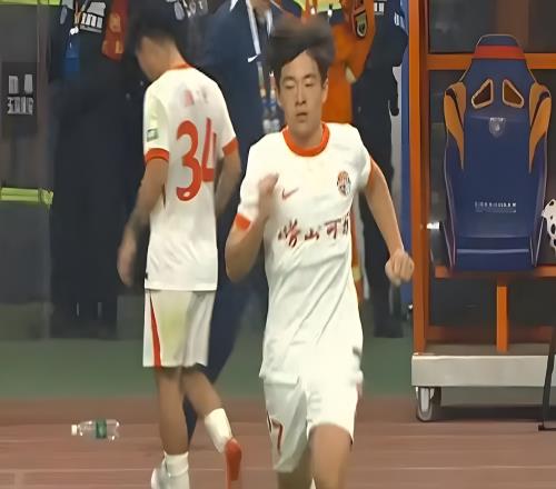 “中超神童”被盯上了！南美球探：习惯低头带球，阅读比赛稚嫩