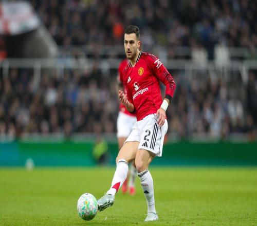 曼联后防告急！皇马盯上曼联全能后卫，2600万镑报价今夏求购