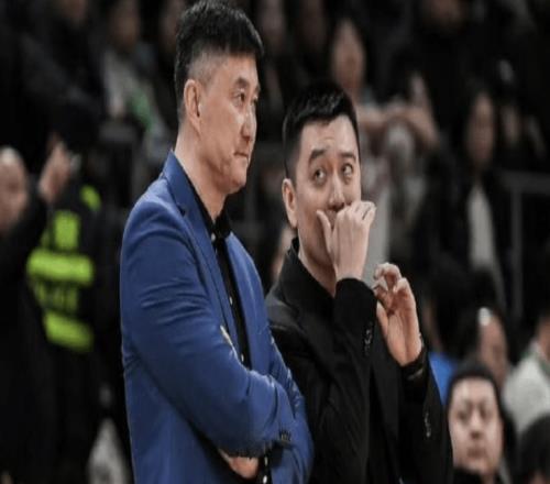 杨鸣：杜锋一直肩扛压力顶着球队前进，每个教练员都值得尊重