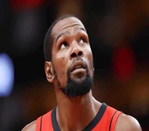 杜兰特面对夹击孤立无援：感觉像在一打五