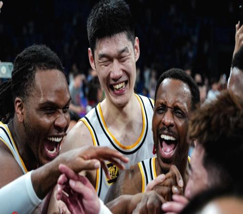 胡金秋伤情出炉，郭艾伦现身医院，北京找新外援，崔永熙遭到批评