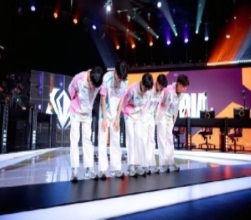 LPL发布BLG赛后返图：碧帆映前路，破浪定首胜