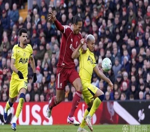 天空：如今的利物浦完全无法掌控比赛，锋线和后防问题都很大