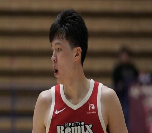 开拓者更新今日比赛伤病名单：杨瀚森未被召回，罗威因伤缺阵