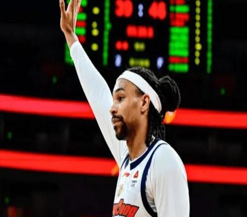 杜锋终于醒了！减少谩骂，弃用2将，增加徐杰持球，战术也更明确