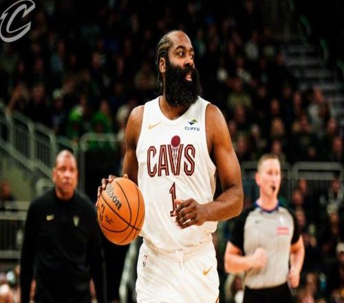 哈登27分6助，带队拿下雄鹿！骑士三后卫暴露短板，米切尔低迷