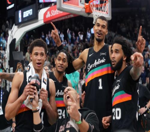 小球时代三分球表现恐怖马刺队历史上单场27记三分球依然遭遇失利_NBA直播