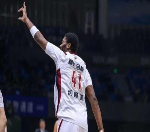 你可是顶薪啊！读秒阶段，连犯2次低级错误，网友：赶紧退役吧！