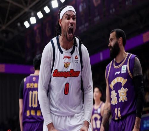 看上周琦老对手，朱芳雨又捡辽篮破烂内线空虚，杜锋难忍焦泊乔