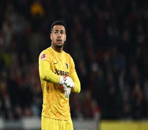 弗赖堡门将阿图伯鲁夏希望加盟英超热刺和西汉姆联对其表示关注_德甲直播