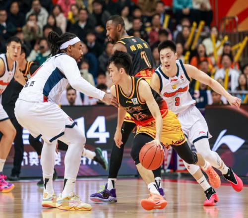 送绝杀助攻，打爆胡明轩+徐杰！球迷喊话郭导：他进不了国家队