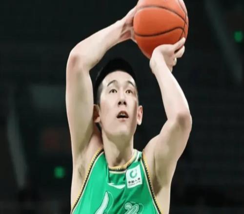 辽宁半场碾压北京！鄢手骐+付豪轰21分，莫兰德统治级，赵睿死顶