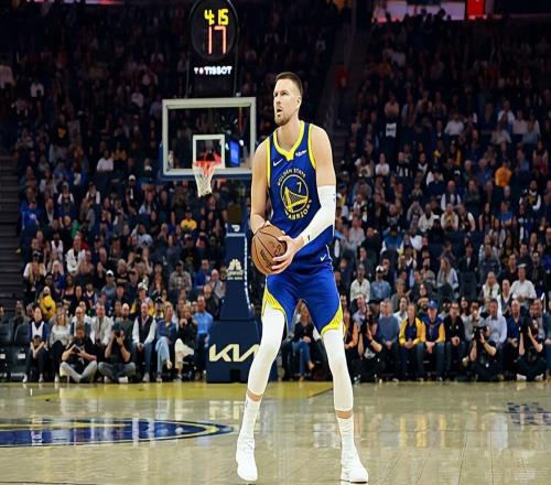 表现不佳还因伤提前伤退！勇士内线新援的情况还能更离谱一些吗