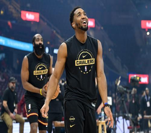 阿特金森谈逆转之战：展现球队韧性与双星光辉_NBA直播