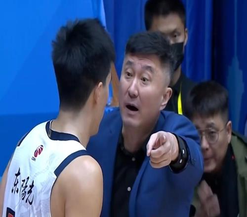 广东被绝杀仅一天！杜锋回应下课，离队参加重要活动，陈老板表态