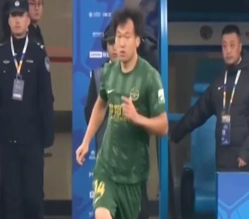 里程碑，浙江队中场吴伟已在中超出战100场