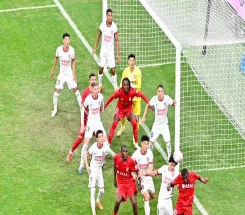 拜合拉木94分钟绝平！中超上演川渝德比：重庆铜梁龙33成都蓉城