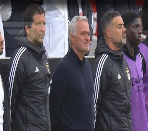 本菲卡赛前默哀，穆里尼奥动情落泪缅怀希尔维诺