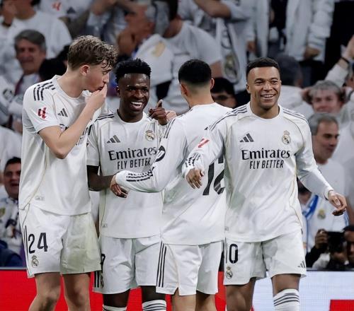 11场轰入10球！皇马1.5亿巨星爆发，率队踢爆曼城，掀翻马竞